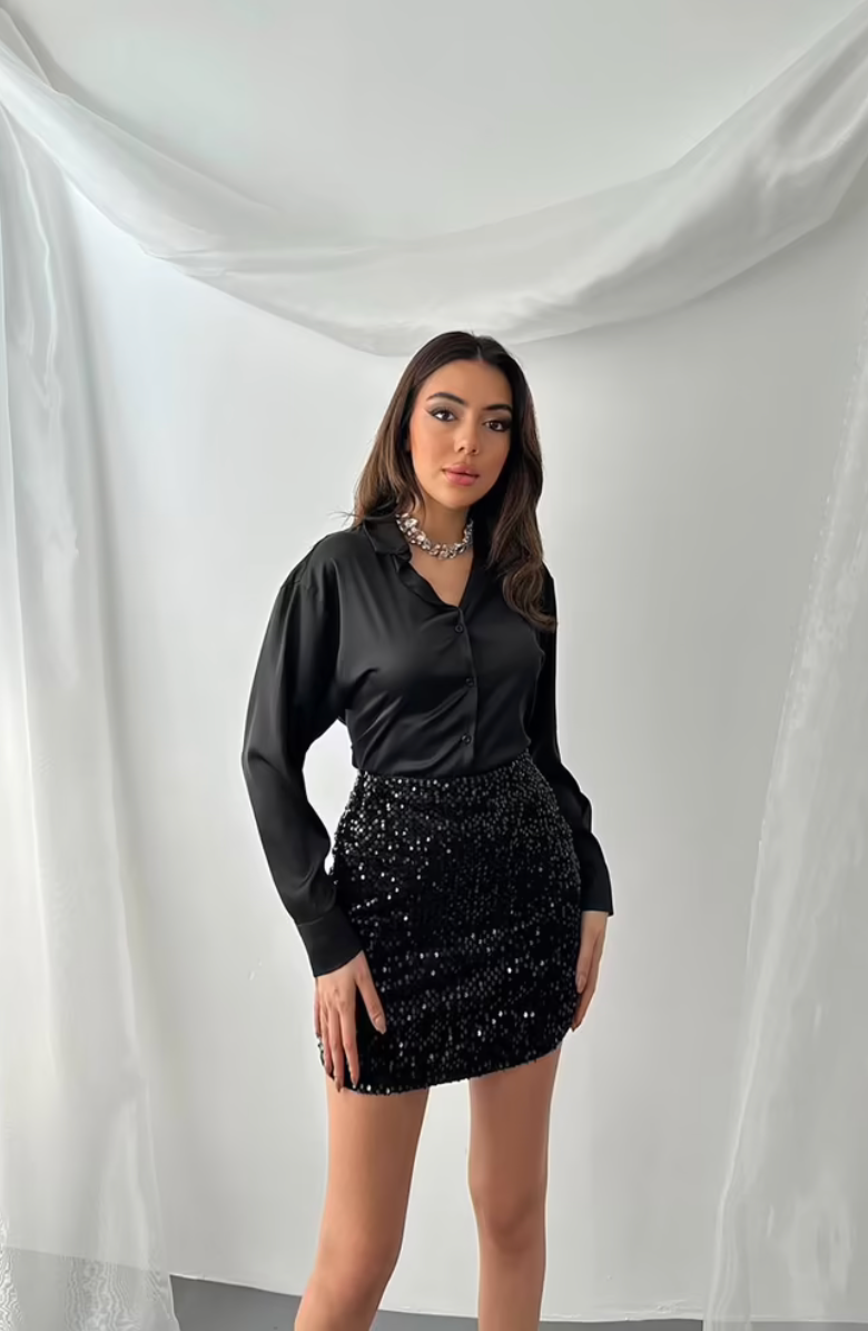 Jupe Courte Noire à Paillettes – Glamour & Festive