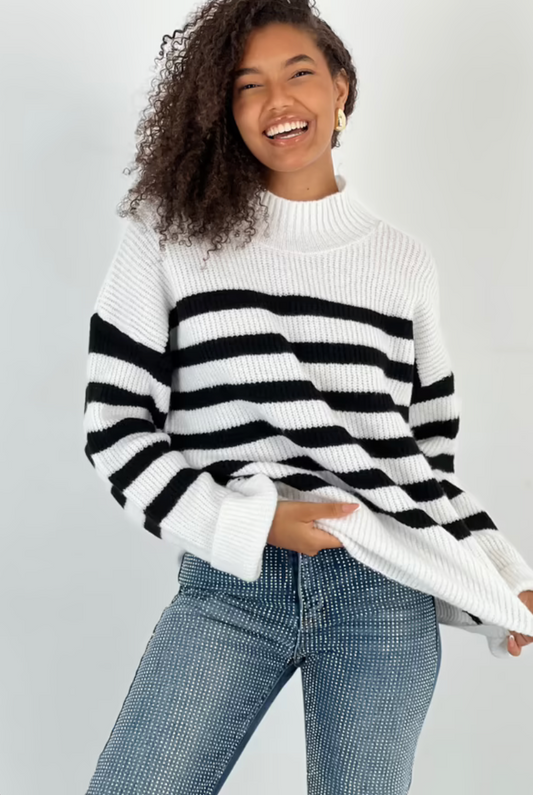Pull à Col Montant – Blanc à Rayures Noires