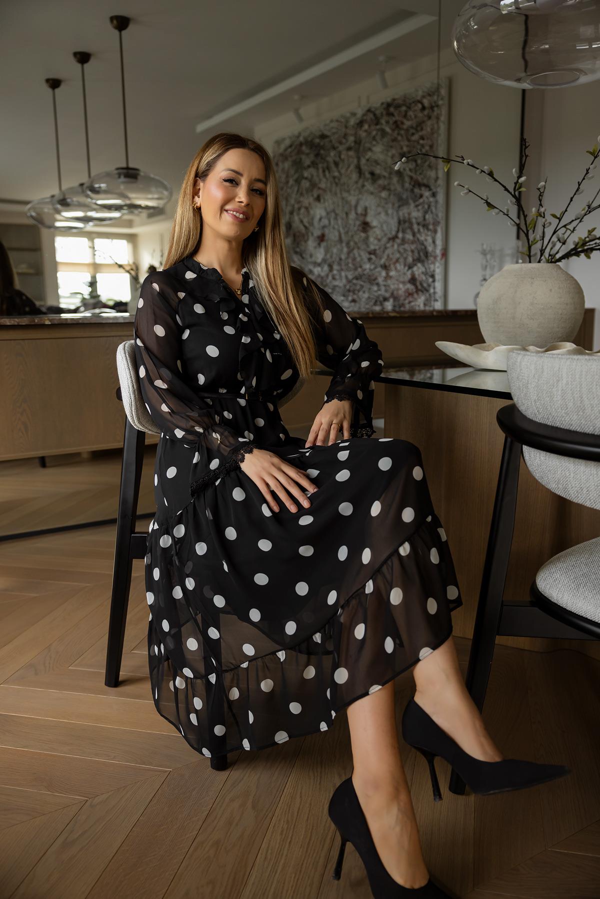 Robe Noire à Pois Élégante